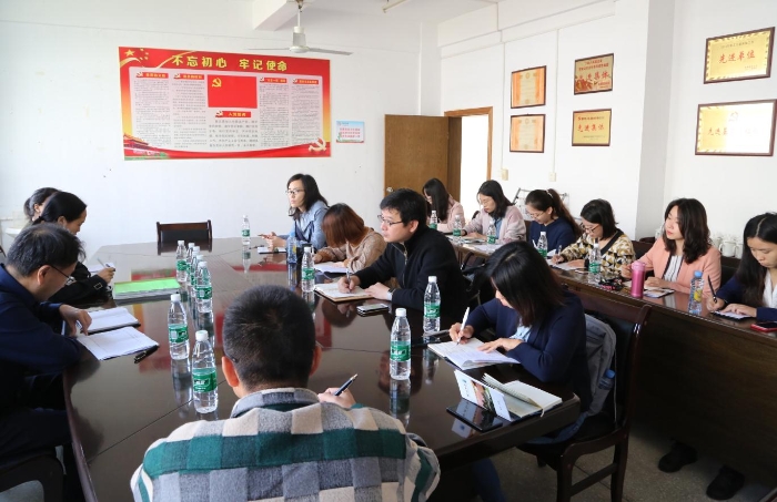 在龍南縣疾病預(yù)防控制中詳細(xì)詢(xún)問(wèn)疫苗購(gòu)買(mǎi)、存放、下發(fā)、接種等情況