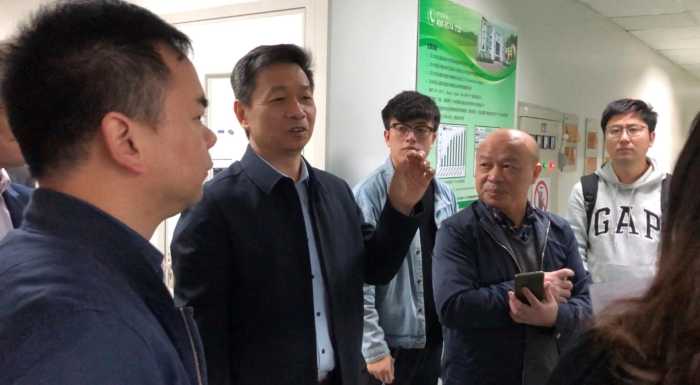 監(jiān)管人員在介紹企業(yè)情況