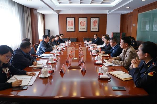 上海市藥監(jiān)局局長聞大翔帶隊調(diào)研靜安區(qū)藥械化監(jiān)管工作 上海市藥監(jiān)局局長聞大翔帶隊調(diào)研靜安區(qū)藥械化監(jiān)管工作