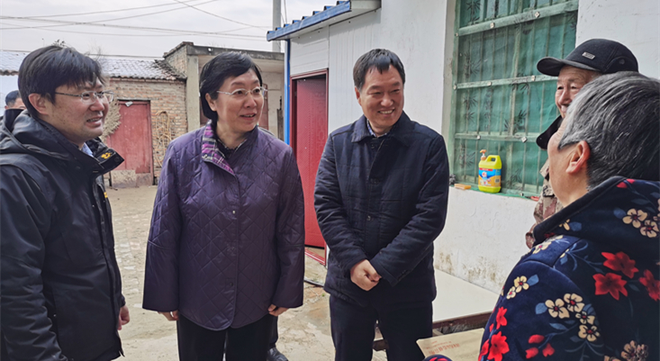 焦紅赴定點扶貧縣慰問調(diào)研。