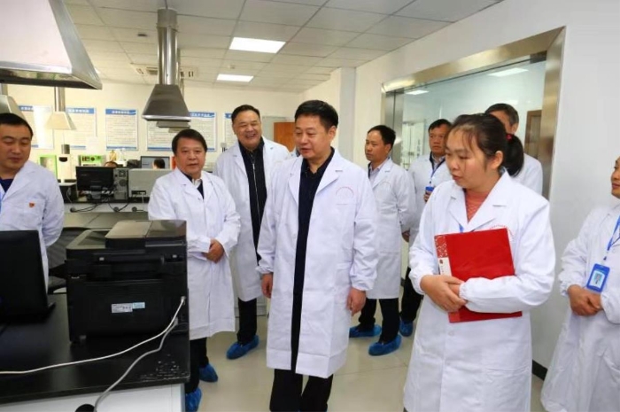 永州市委書記嚴(yán)華調(diào)研食品藥品監(jiān)管工作。