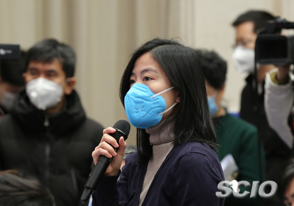 南方都市報(bào)記者提問(wèn)(焦非 攝) 南方都市報(bào)記者提問(wèn)(焦非 攝)