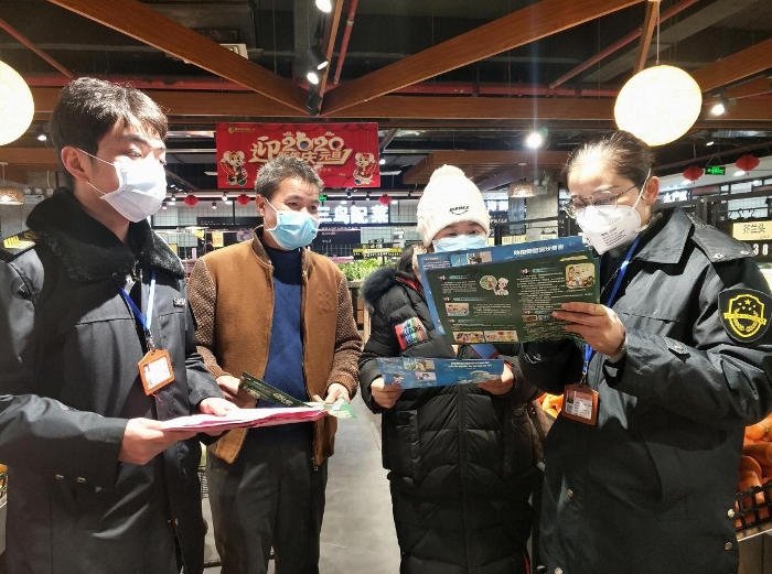 廣西環(huán)江毛南族自治縣市場監(jiān)管人員宣傳疫情防控知識 廣西環(huán)江毛南族自治縣市場監(jiān)管人員宣傳疫情防控知識