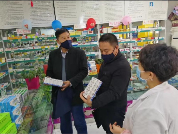 寧夏吳忠市開展疫情防控期間藥品醫(yī)療器械價(jià)格專項(xiàng)整治 中國(guó)食品藥品網(wǎng) 董傳陽(yáng) 攝 寧夏吳忠市開展疫情防控期間藥品醫(yī)療器械價(jià)格專項(xiàng)整治 中國(guó)食品藥品網(wǎng) 董傳陽(yáng) 攝
