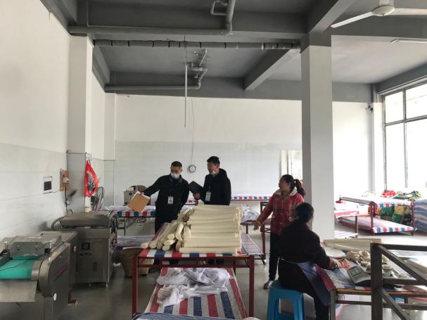 在2020年3月12日依法對轄區(qū)石廂子彝族鄉(xiāng)所有的食品小作坊進行了全面檢查。