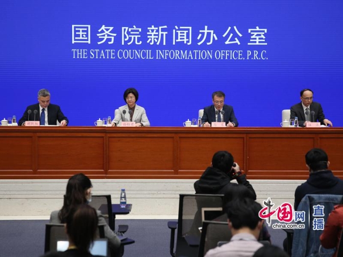 國新辦就深化“放管服”改革、推進(jìn)“互聯(lián)網(wǎng)+”行動、促進(jìn)“雙創(chuàng)”支持?jǐn)U大就業(yè)有關(guān)情況舉行發(fā)布會