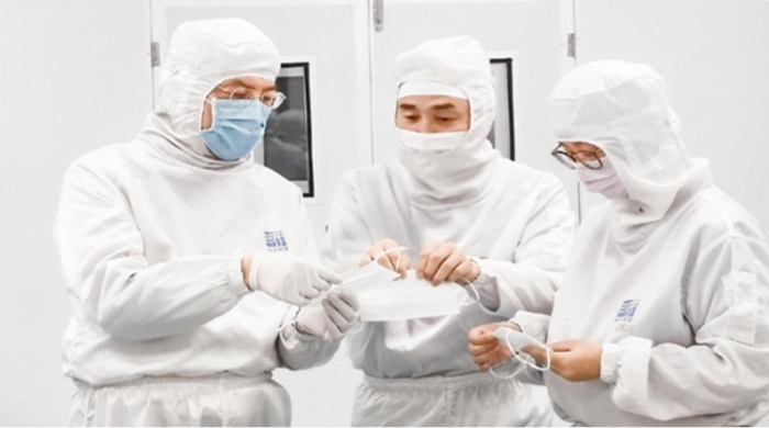 海南省藥監(jiān)局監(jiān)管人員現(xiàn)場(chǎng)指導(dǎo)醫(yī)用口罩生產(chǎn)籌備工作