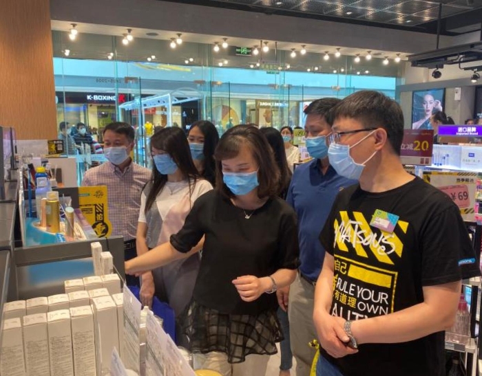 四川化妝品宣傳周圖片。