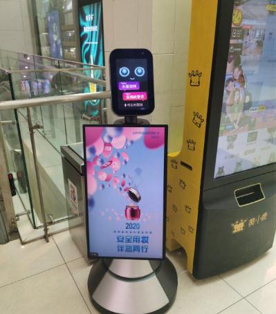 圖為海淀區(qū)市場監(jiān)管局在商業(yè)繁華地區(qū)、社區(qū)等，為化妝品科普宣傳“布局”造勢.