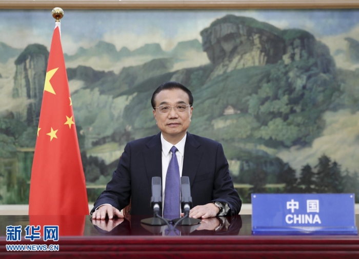 6月4日晚，國務(wù)院總理李克強在全球疫苗峰會視頻會議上發(fā)表致辭。 新華社記者 丁海濤 攝