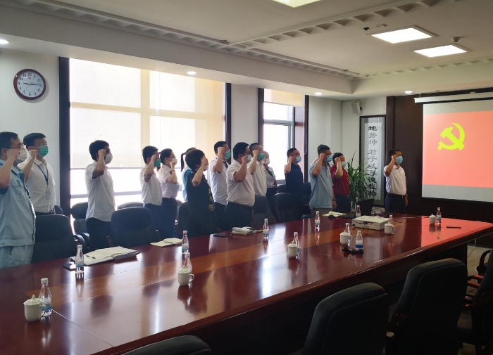 全體黨員重溫入黨誓詞. 全體黨員重溫入黨誓詞.