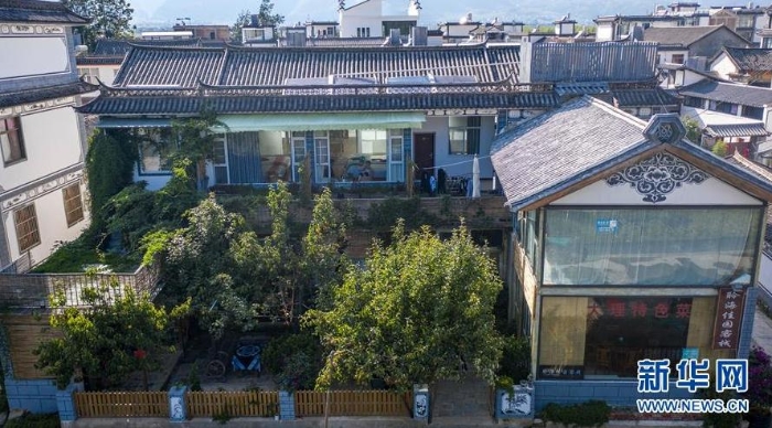 這是云南省大理市古生村村民何利成家的民宿（9月3日攝，無人機照片）。新華社記者 胡超 攝