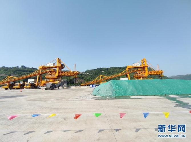 這是云南省昭通市水富港擴能工程中嘴作業(yè)區(qū)（8月10日攝）。 新華社記者 林碧鋒 攝