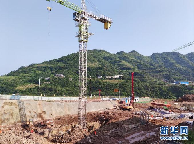 云南省水富市棚改項目在有序施工（8月10日攝）。  新華社記者 林碧鋒 攝