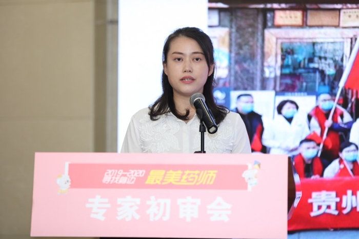 貴州省食品藥品監(jiān)督管理局投訴舉報(bào)(信息)中心綜合科副科長胡菁 (42) 貴州省食品藥品監(jiān)督管理局投訴舉報(bào)(信息)中心綜合科副科長胡菁 (42)