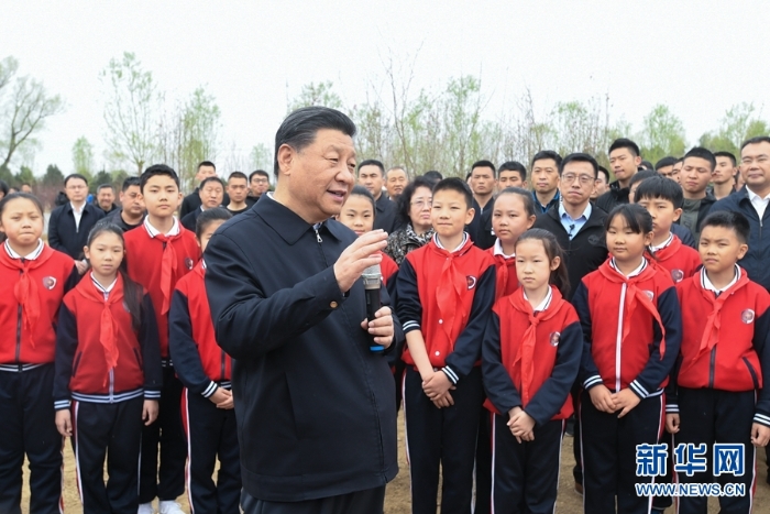 習近平在參加首都義務植樹活動