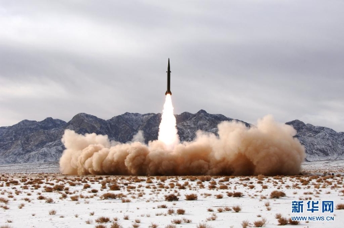 火箭軍在戈壁訓(xùn)練場組織實戰(zhàn)化訓(xùn)練，進行實彈發(fā)射（資料照片）。新華社發(fā)（王杰 攝）