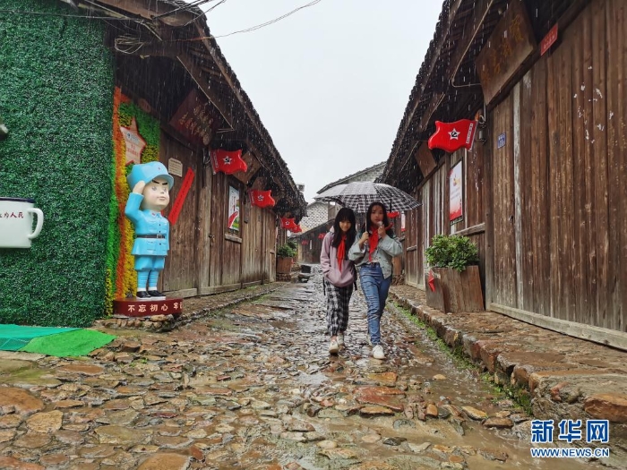 這是位于福建龍巖長(zhǎng)汀縣中復(fù)村紅軍街（4月27日攝）。新華社記者秦宏攝