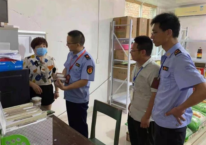 圖為檢查現(xiàn)場(chǎng)。