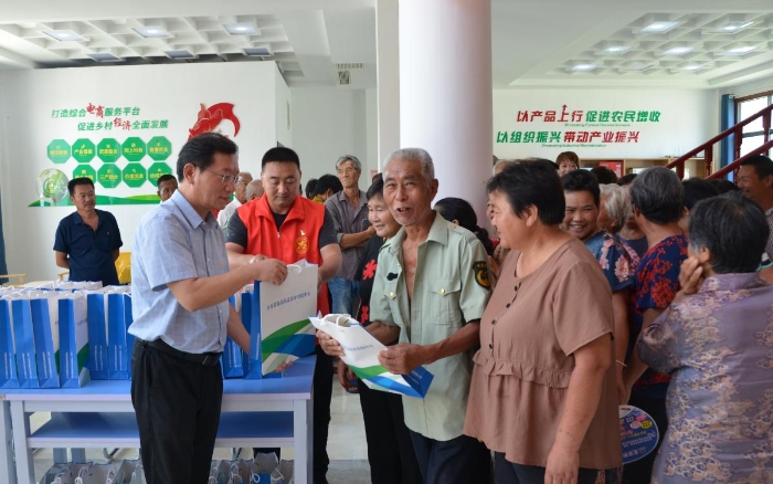 河南省食品藥品審評(píng)查驗(yàn)中心開(kāi)展“我為群眾辦實(shí)事 助力鄉(xiāng)村振興行”活動(dòng)