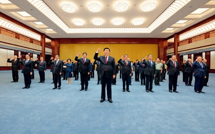 2021年6月18日，黨和國家領(lǐng)導人習近平、李克強、栗戰(zhàn)書、汪洋、王滬寧、趙樂際、韓正、王岐山等在中國共產(chǎn)黨歷史展覽館參觀“‘不忘初心、牢記使命’中國共產(chǎn)黨歷史展覽”。這是參觀結(jié)束后，習近平帶領(lǐng)黨員領(lǐng)導同志一起重溫入黨誓詞。 新華社記者 李學仁/攝