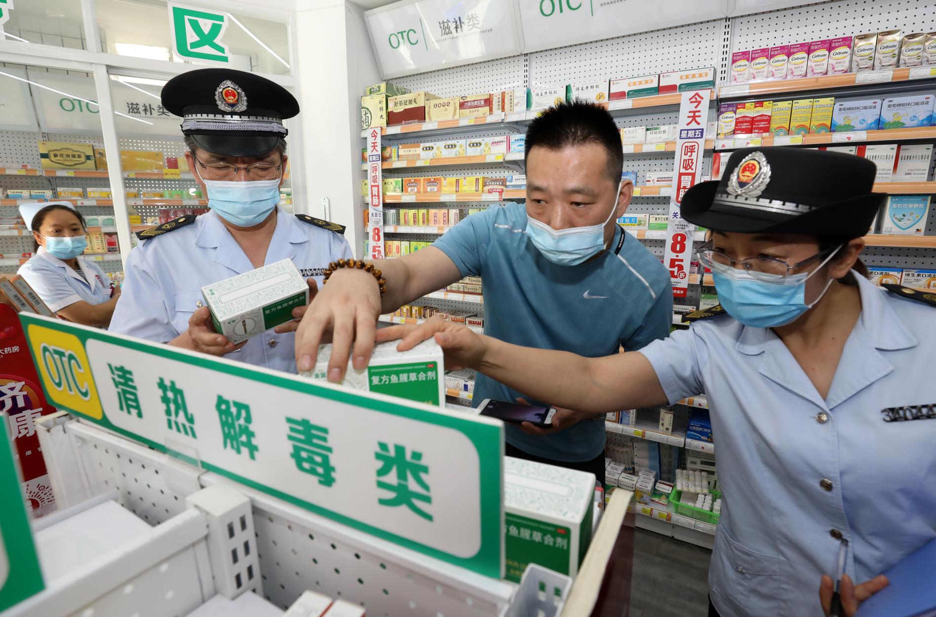 圖為檢查現(xiàn)場 圖為檢查現(xiàn)場