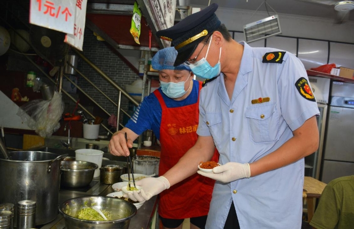 圖為檢查現(xiàn)場。