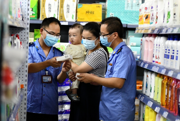 圖為檢查現(xiàn)場。（陳培建 攝）