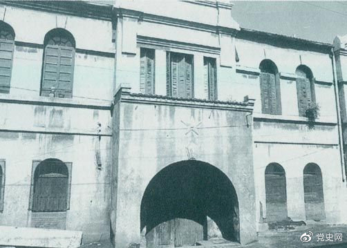 1919年9月16日，在周恩來主持下，覺悟社在天津?qū)W生聯(lián)合會(huì)辦公室召開成立大會(huì)。圖為成立大會(huì)會(huì)址（今南開區(qū)東南角街草廠庵胡同41號(hào)）。