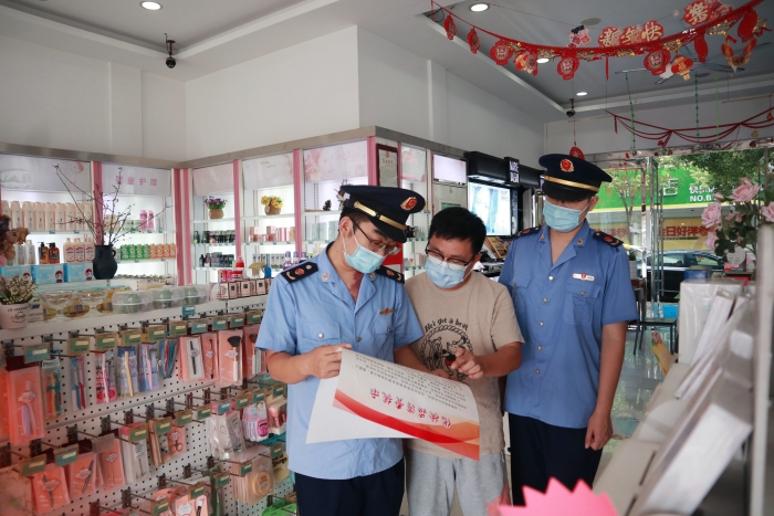 圖為檢查現(xiàn)場。