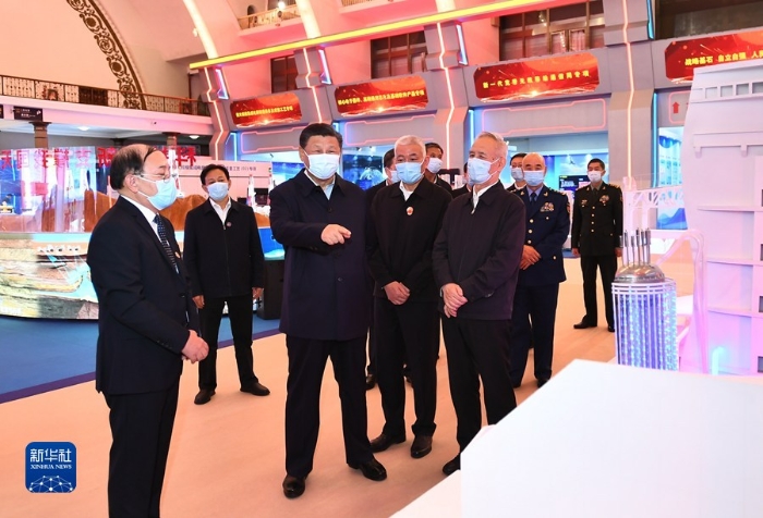 10月26日，中共中央總書記、國(guó)家主席、中央軍委主席習(xí)近平在北京展覽館參觀國(guó)家“十三五”科技創(chuàng)新成就展。 新華社記者 謝環(huán)馳 攝