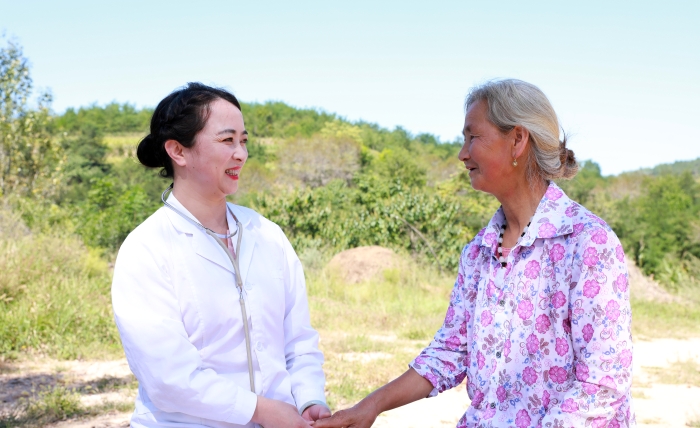 甘肅省-平?jīng)鍪?靈臺(tái)縣-利眾康醫(yī)藥-白小燕（工作照）