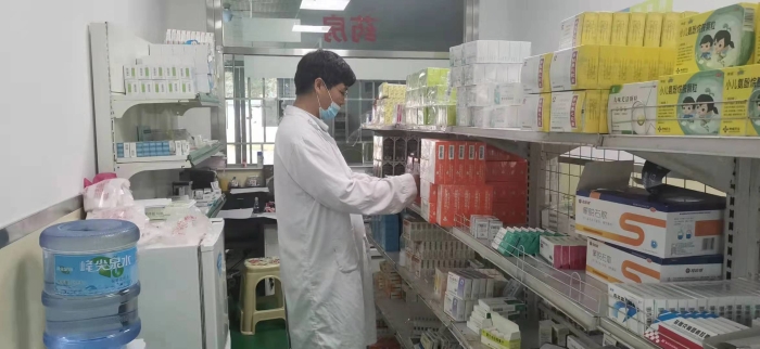 貴州省六盤水市盤州市?；l(xiāng)衛(wèi)生院胡盛工作照