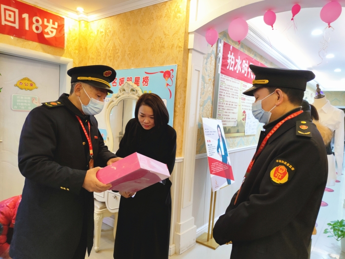 圖為檢查現(xiàn)場。