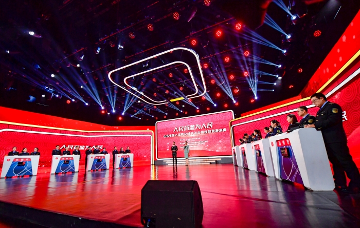 圖為山東省第八屆藥化械執(zhí)法辦案技能競(jìng)賽現(xiàn)場(chǎng)。