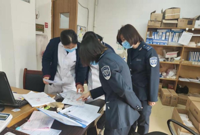 圖為檢查現(xiàn)場(chǎng) 圖為檢查現(xiàn)場(chǎng)