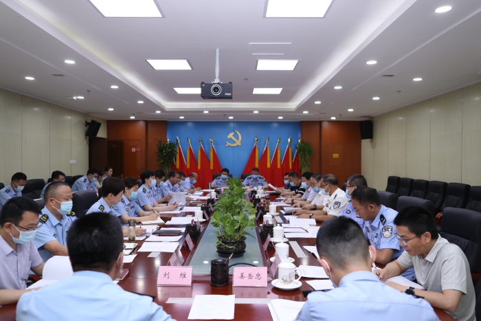 圖為新疆維吾爾自治區(qū)藥品行政執(zhí)法與刑事司法銜接工作聯(lián)席會議2022年第一次會議現(xiàn)場。