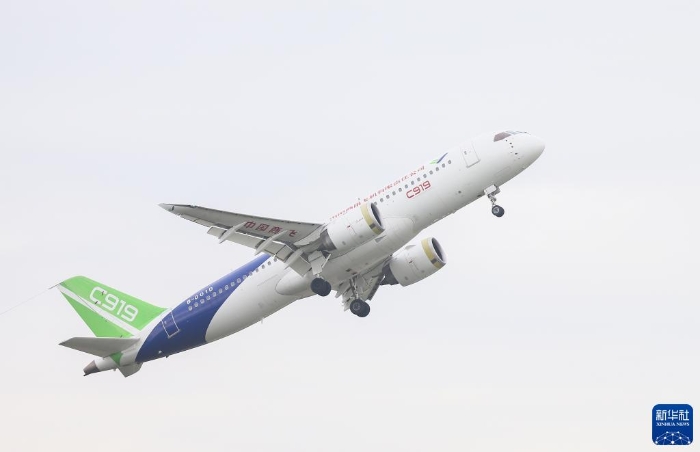 這是在陜西省蒲城縣拍攝的C919大飛機的試飛機（2022年7月18日攝）。新華社記者 丁汀 攝