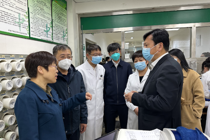 圖為調(diào)研組調(diào)研藥物臨床試驗機(jī)構(gòu)質(zhì)量體系運行情況。（葉陽歡攝）