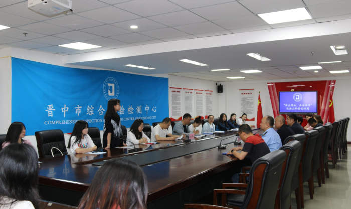 圖為該局組織化妝品安全知識(shí)問(wèn)答活動(dòng)現(xiàn)場(chǎng)。