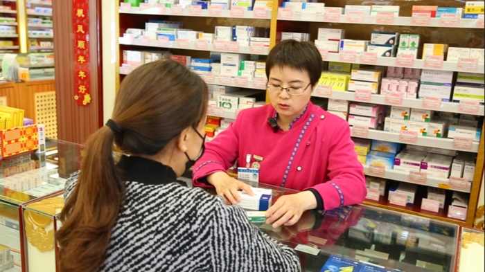 6.北京市-北京金象復(fù)星醫(yī)藥股份有限公司白塔寺藥店-張海鷗-工作照