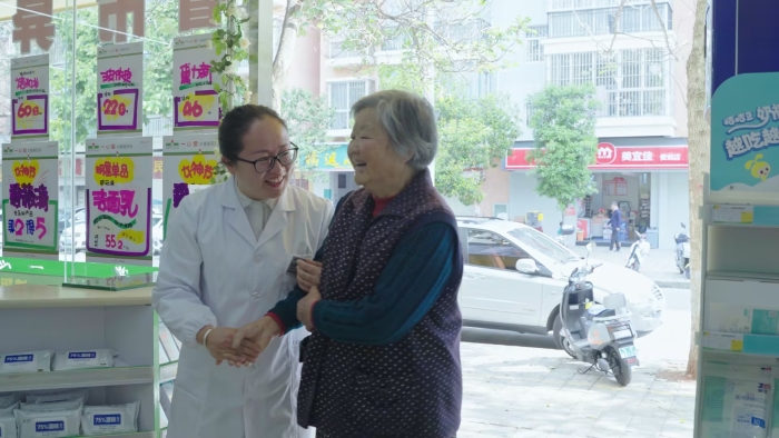 云南省一心堂藥業(yè)集團股份有限公司蒙自云霞路連鎖店呂文瓊(工作照2) 云南省一心堂藥業(yè)集團股份有限公司蒙自云霞路連鎖店呂文瓊(工作照2)