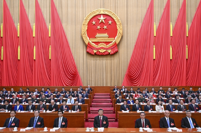 3月5日，第十四屆全國人民代表大會第二次會議在北京人民大會堂開幕。黨和國家領(lǐng)導(dǎo)人習(xí)近平、李強、王滬寧、蔡奇、丁薛祥、李希、韓正等出席大會。新華社記者 李學(xué)仁 攝