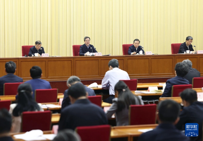 5月11日，新時(shí)代學(xué)校思政課建設(shè)推進(jìn)會(huì)在北京召開(kāi)。會(huì)上傳達(dá)了習(xí)近平重要指示。中共中央政治局常委、國(guó)務(wù)院副總理丁薛祥出席會(huì)議并講話。新華社記者劉衛(wèi)兵攝