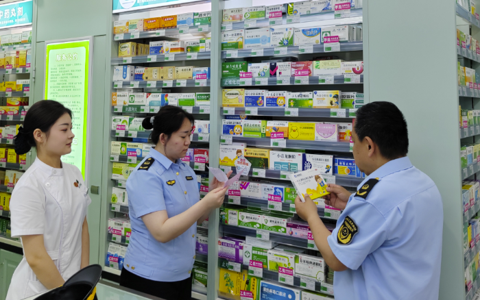 圖為:吉林省公主嶺市“六一”兒童節(jié)前開展兒童藥品檢查  王志軍攝 18843471295