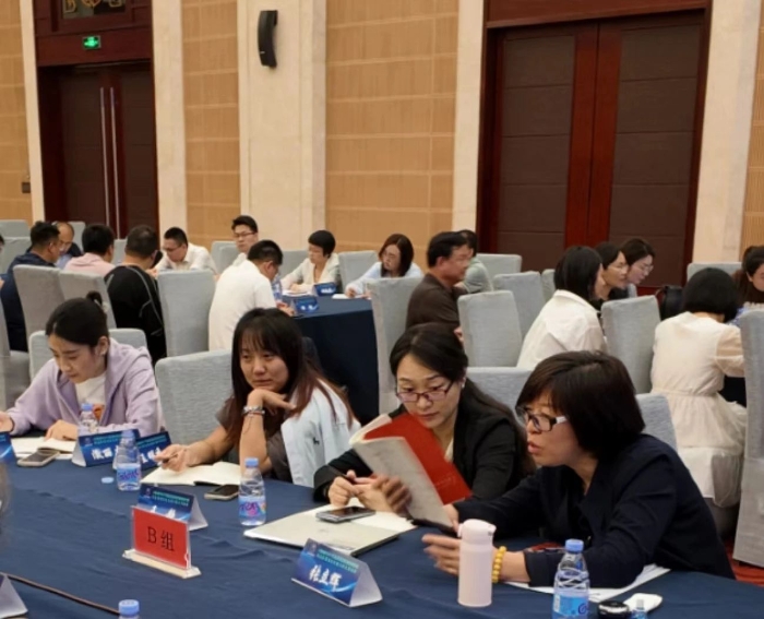 圖為交流座談環(huán)節(jié)，學(xué)員們紛紛分享此次培訓(xùn)的心得體會(huì)。（殷芝 攝）