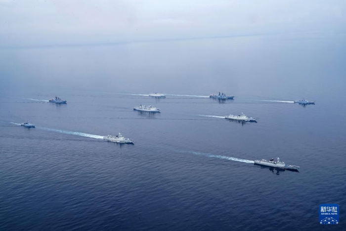 2023年7月20日，在日本海某海域進行的“北部·聯(lián)合-2023”演習中，中俄參演艦艇編隊開展?？兆o航演練。新華社發(fā)（劉丹 攝）