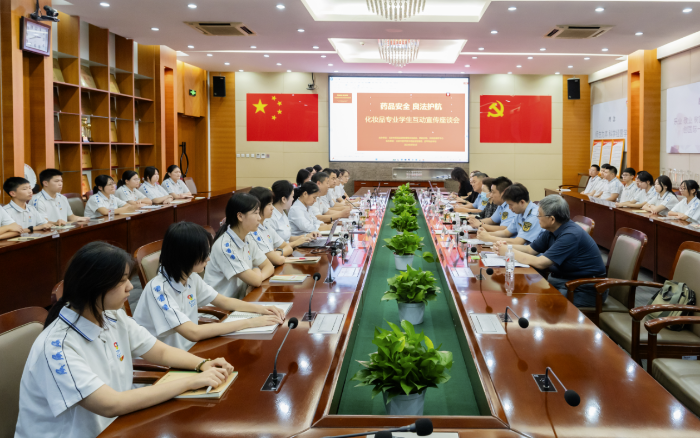 圖為座談現(xiàn)場(chǎng)。