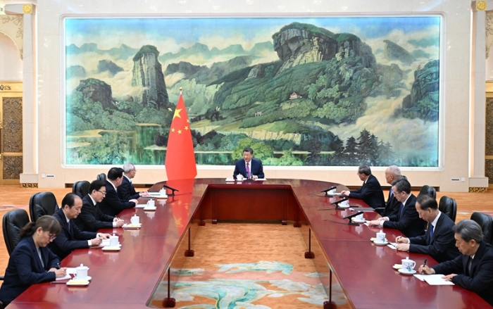 2 11月1日下午，國家主席習(xí)近平在北京人民大會堂會見新當(dāng)選并獲中央政府任命的澳門特別行政區(qū)第六任行政長官岑浩輝。新華社記者 謝環(huán)馳 攝