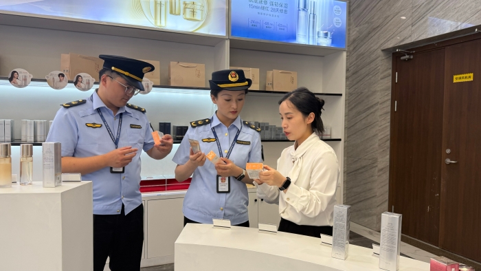 湖州吳興區(qū)開展夏季化妝品專項(xiàng)檢查行動(dòng)3